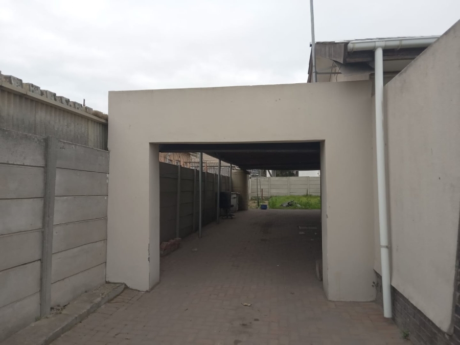 To Let Commercial Property for Rent in Eikendal Western Cape